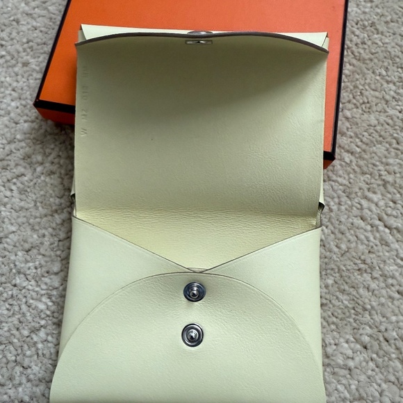 New Limited Edition Hermes 2025 'Spring Panther'  Calvi Duo Card Holder - Picture 9 of 10